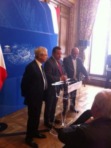 Jean-Frédéric POISSON Président de la commission chargée de combattre ...........les moyens de Daech.     "Aujourd’hui mercredi 20 juillet, j’ai remis, avec le rapporteur Kader Arif, le rapport de la mission d’information sur les moyens de Daech que j’ai présidée à M. Claude Bartolone, Président de l’Assemblée nationale."Le rapport est accessible sur le lien suivant : http://www.assemblee-nationale.fr/14/rap-info/i3964-tI.asp